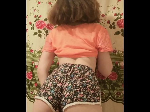❤️ Kynþokkafull ung stúlka klæðir sig í stuttbuxurnar á myndavélinni ️❌ Klám vk á is.desixxxtube.ru ️❤