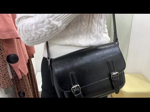 ❤️ Almenn sjálfsfróun ungrar tíkar FeralBerry með dildó í mátunarklefa ️❌ Klám vk á is.desixxxtube.ru ️❤